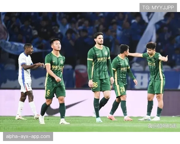 竞技俱乐部主场连失两球后紧急换人以求改变战局